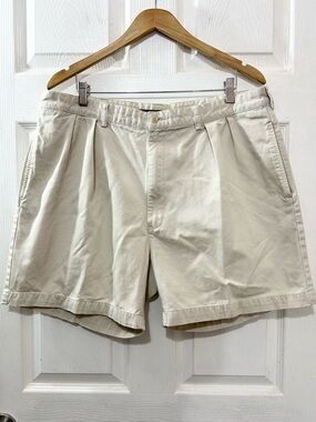 POLO Ralph Lauren Khaki Pleated Front Men’s Shorts. Cotton. Size 40. Preppy